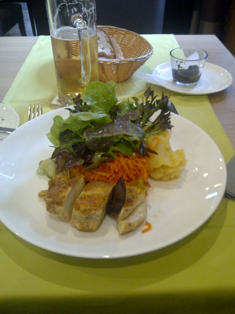 Salat mit Poulardenbrust